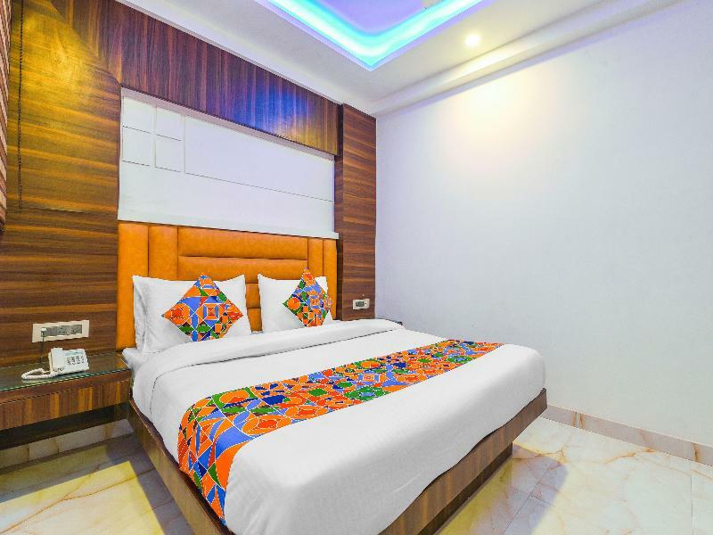 Oyo 15836 Pleasure River Front Resort Tuem Exterior photo