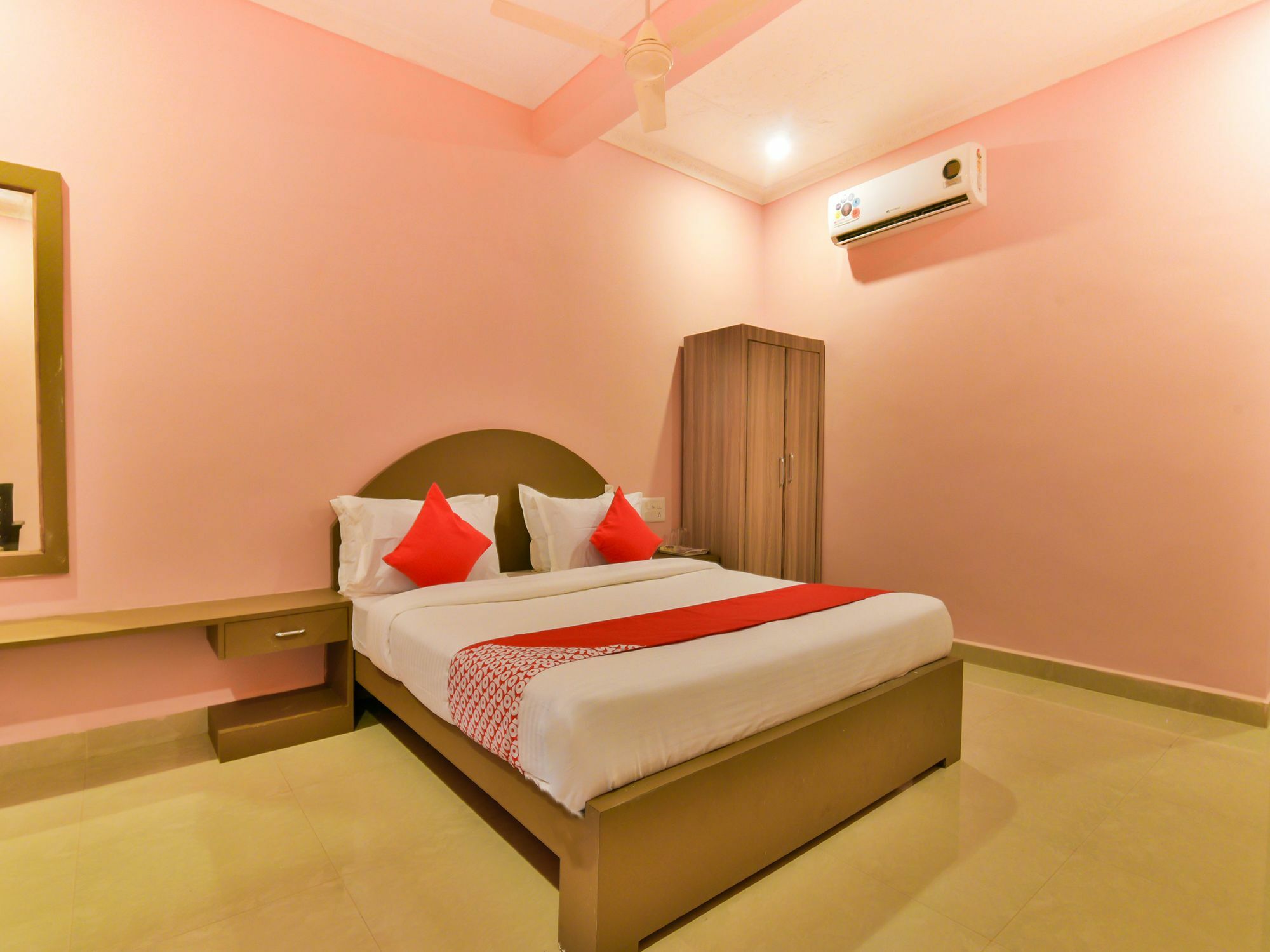 Oyo 15836 Pleasure River Front Resort Tuem Exterior photo
